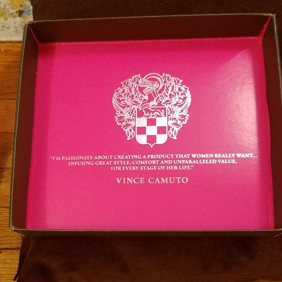 Vince Camuto round toe Elanie patent leath… - Picture 6 of 10